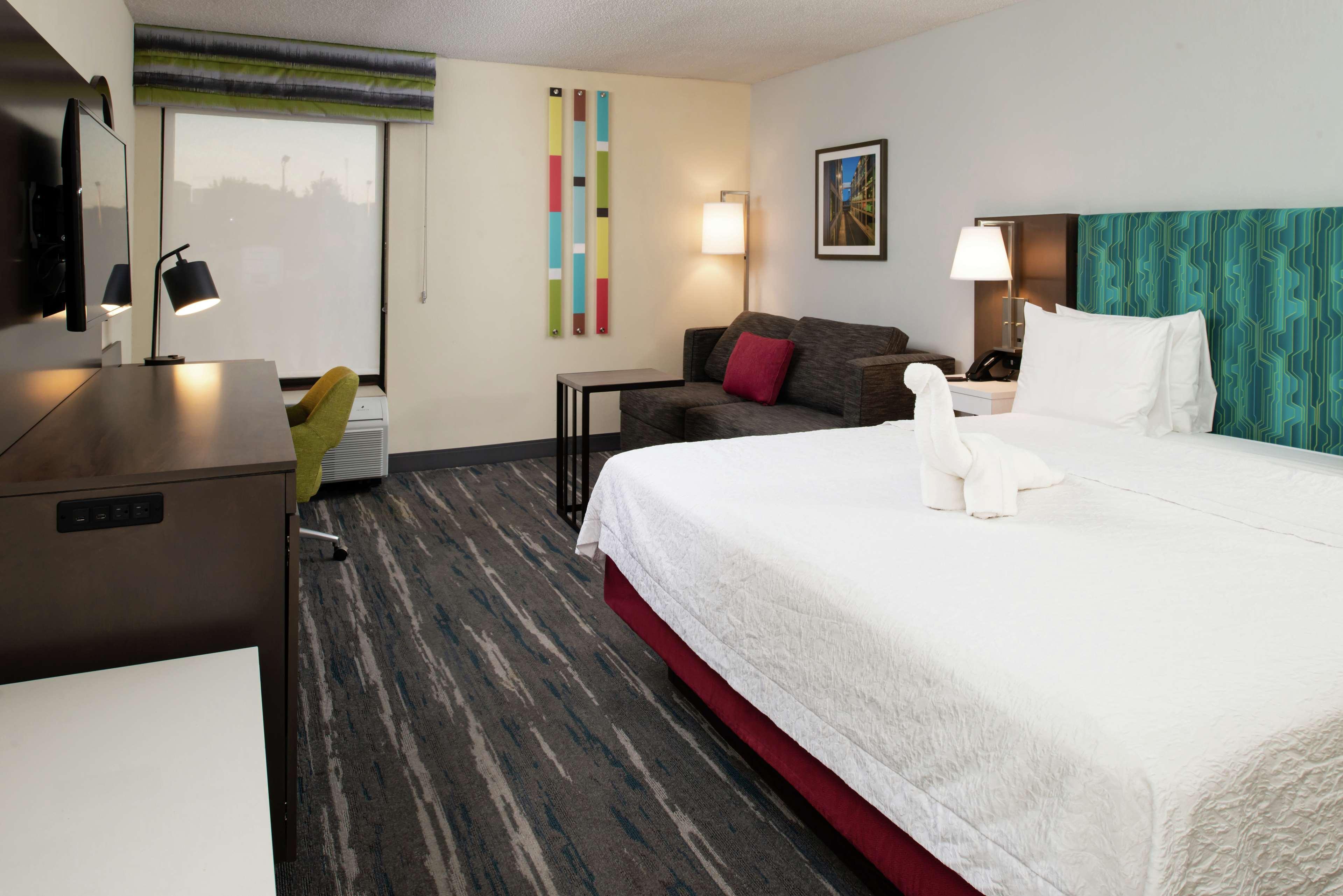 Hampton Inn Greensboro Airport Экстерьер фото