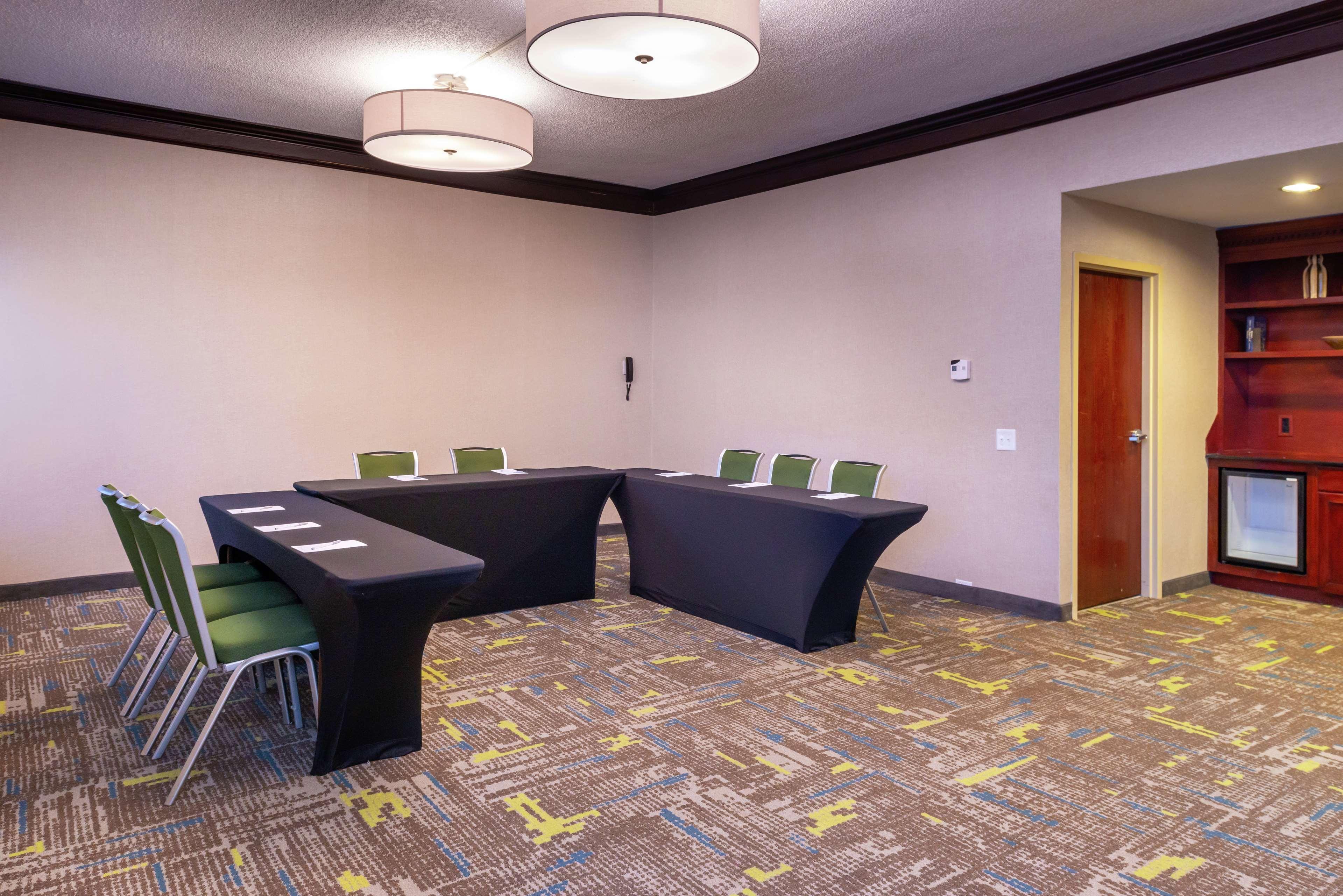 Hampton Inn Greensboro Airport Экстерьер фото