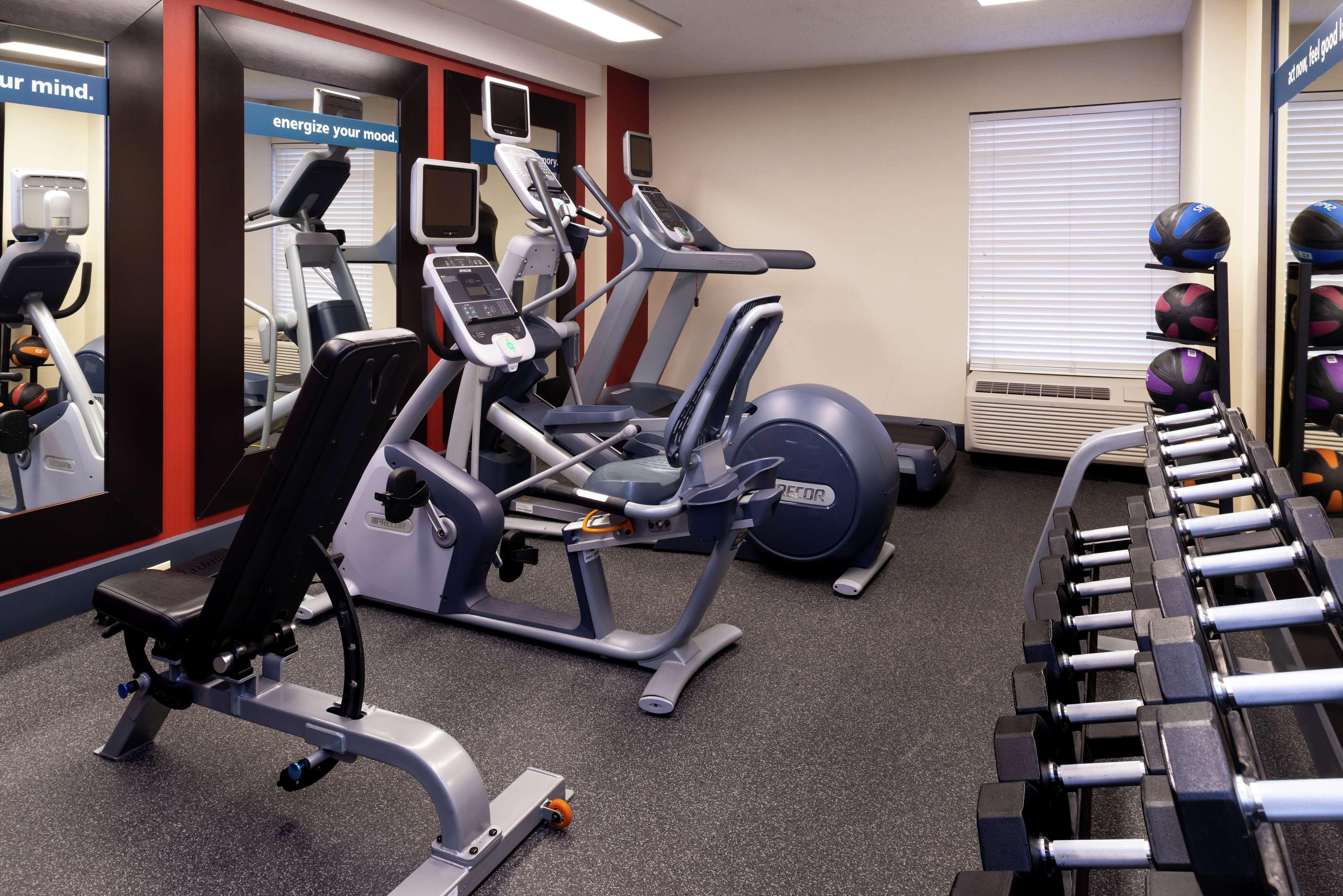 Hampton Inn Greensboro Airport Экстерьер фото