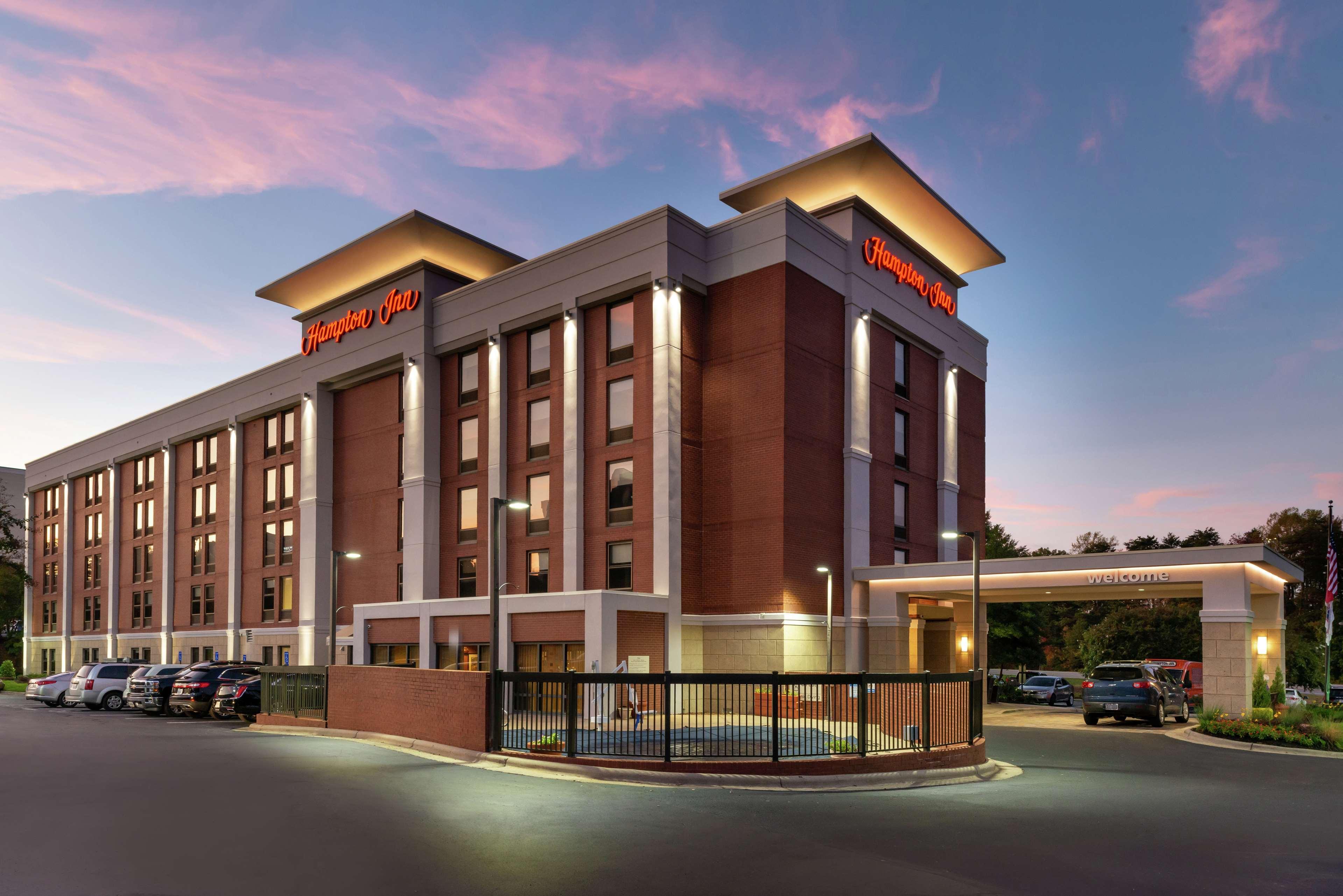 Hampton Inn Greensboro Airport Экстерьер фото